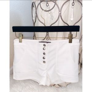 Essue high waist button shorts